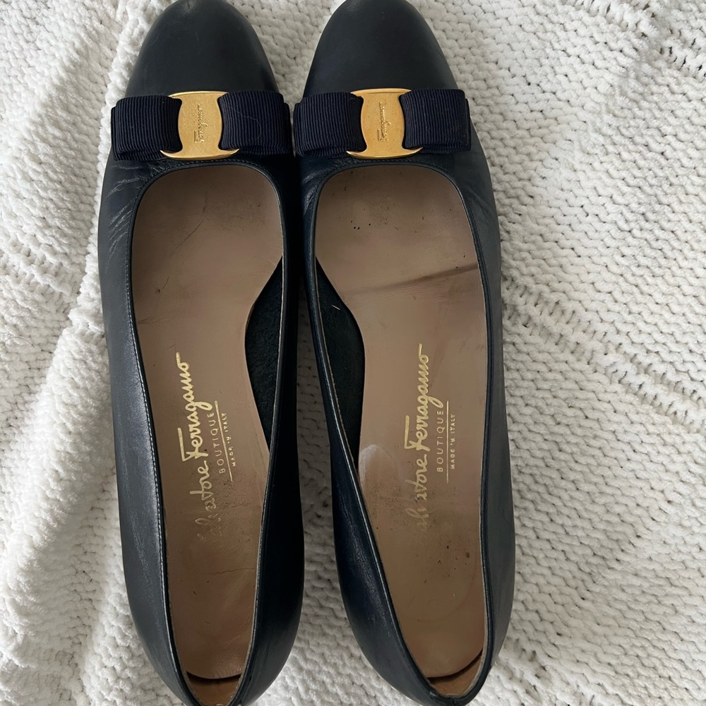Vintage Salvatore Ferragamo Navy and Gold Loafers with Elegant Design